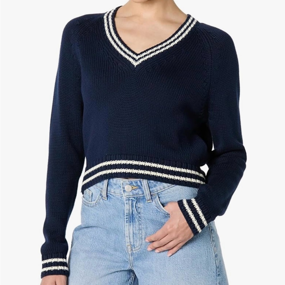 The Drop Women's Standard Montie V-Neck Cropped
Pullover